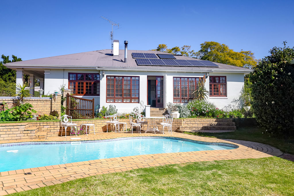 Comfortable guest room with tasteful furnishings